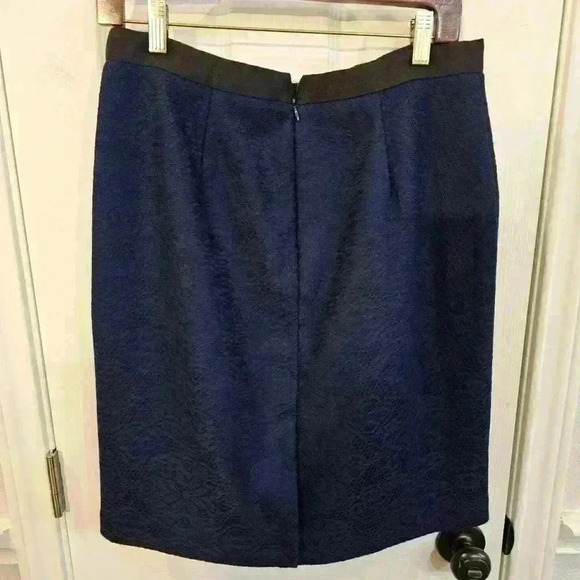 New York and Co Women's Textured Lace Skirt - Picture 2 of 4